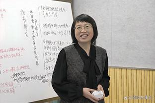 ?太损了！尼克斯现场有球迷求婚 美记调侃：50年首次发戒指啦